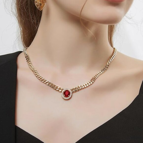 ✦Golden Plated Cuban Link Chain Necklace - Picture 2 of 4